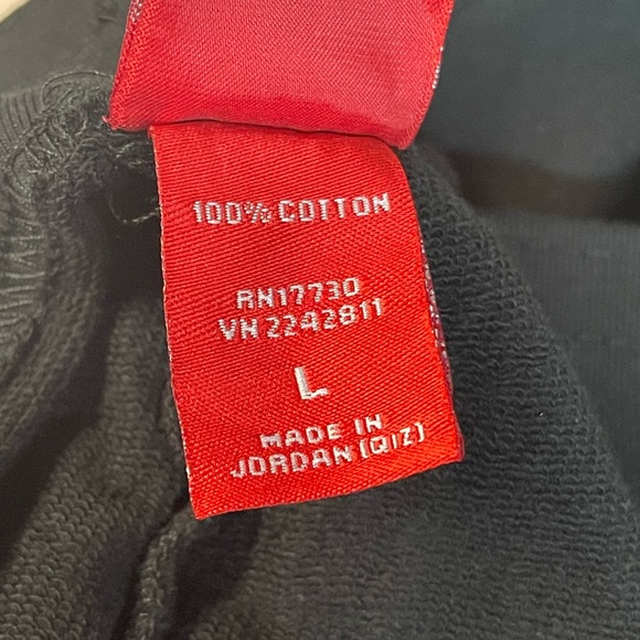 Women Capri Pants - Picture 7 of 7